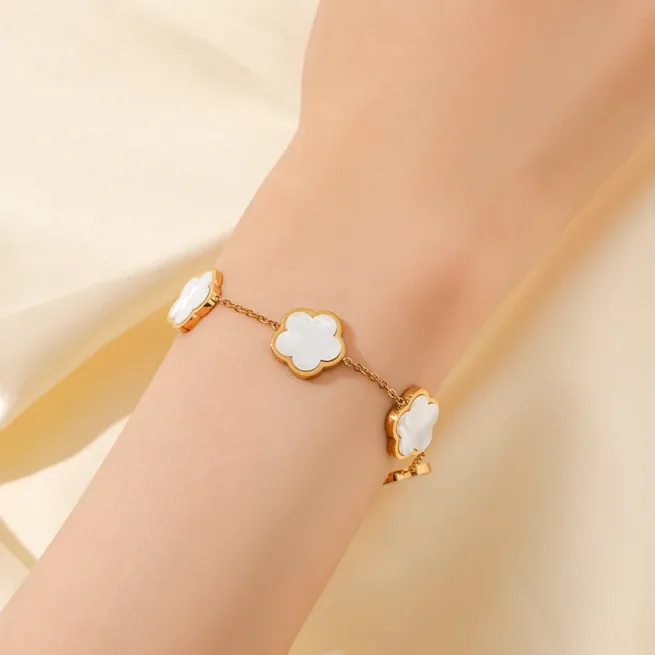 Leaf Clover High Quality Bracelet - Black & White